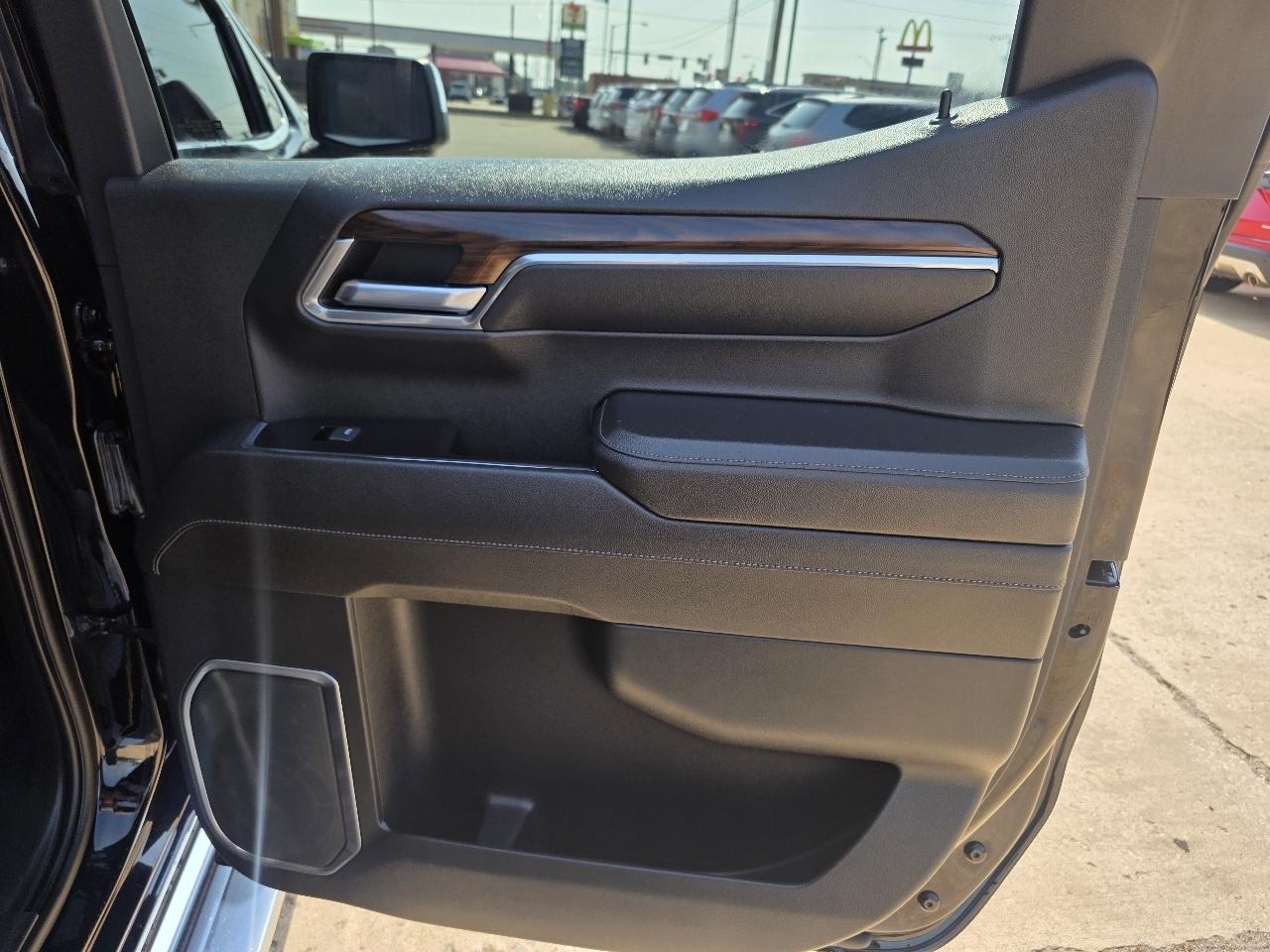 GMC Sierra 1500 4WD Crew Cab 157" SLT 2022