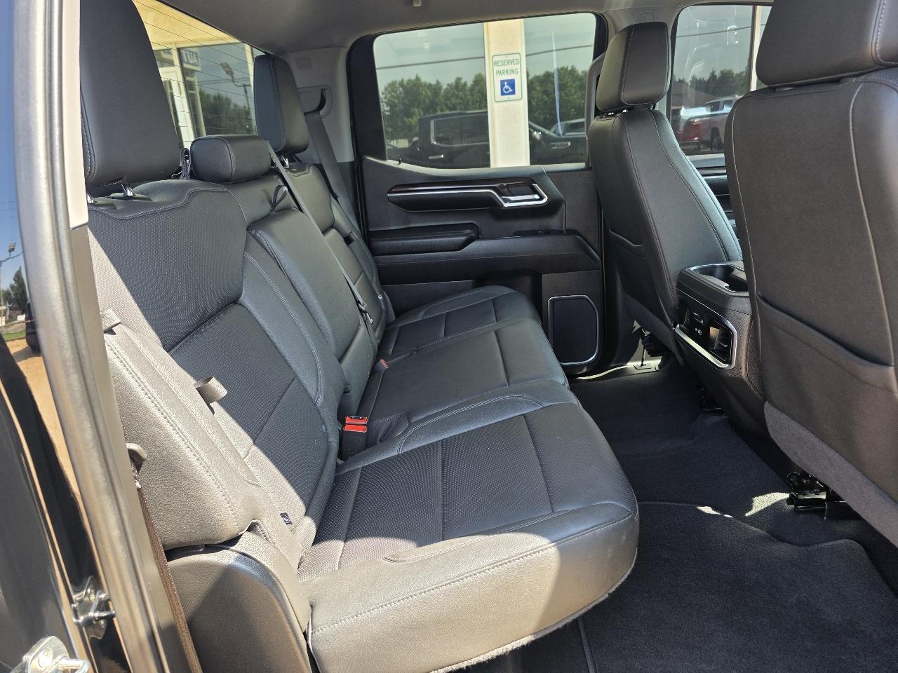 GMC Sierra 1500 4WD Crew Cab 157" SLT 2022