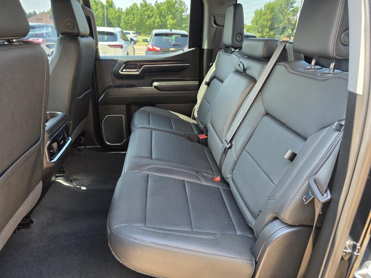GMC Sierra 1500 4WD Crew Cab 157" SLT 2022