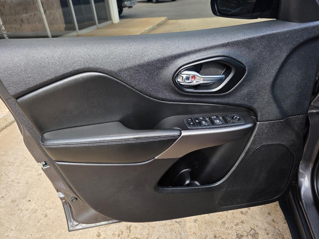 Jeep Cherokee Latitude Plus FWD 2020