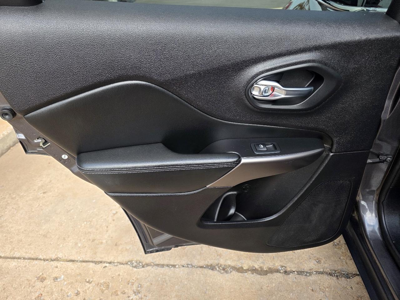 Jeep Cherokee Latitude Plus FWD 2020