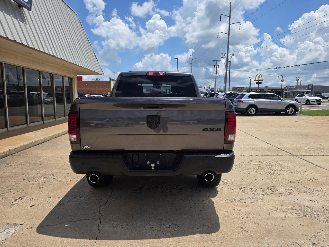 RAM 1500 Classic Warlock 4x4 Crew Cab 5'7" Box 2021
