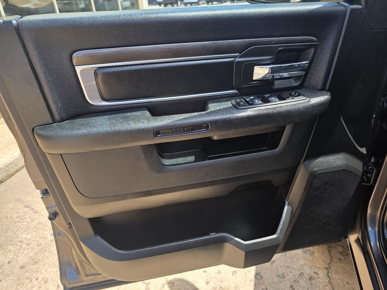 RAM 1500 Classic Warlock 4x4 Crew Cab 5'7" Box 2021