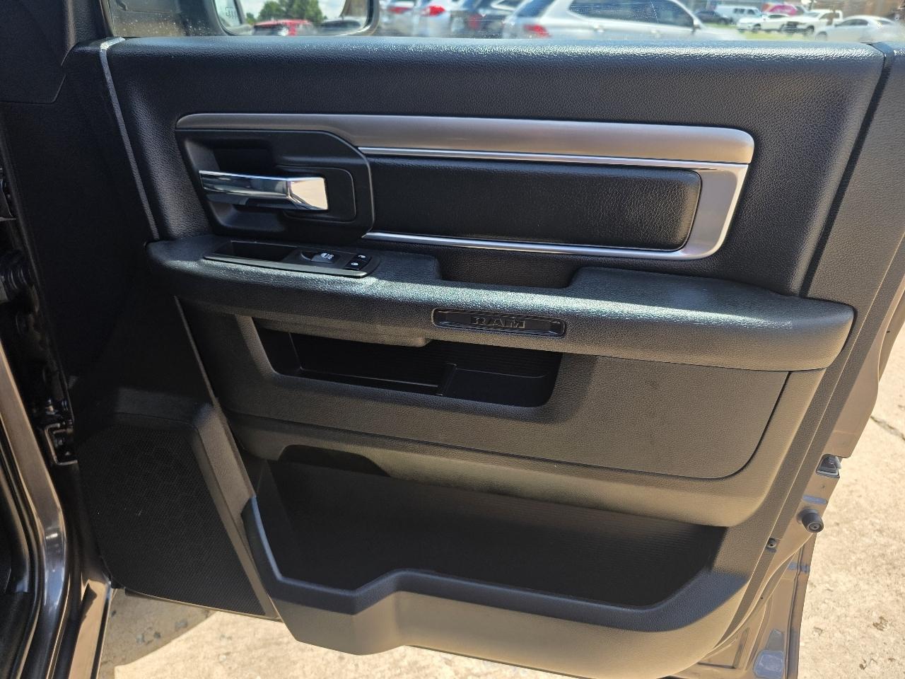 RAM 1500 Classic Warlock 4x4 Crew Cab 5'7" Box 2021