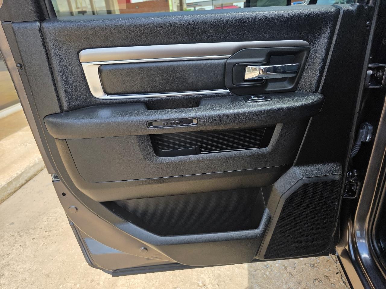 RAM 1500 Classic Warlock 4x4 Crew Cab 5'7" Box 2021