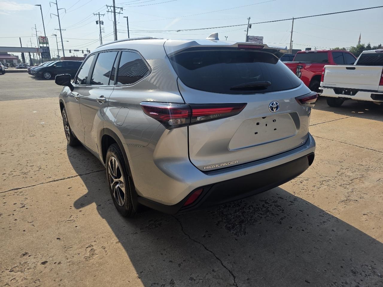 Toyota Highlander Hybrid XLE AWD (Natl) 2024