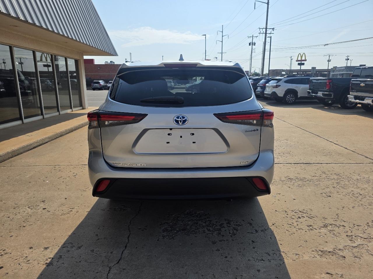 Toyota Highlander Hybrid XLE AWD (Natl) 2024