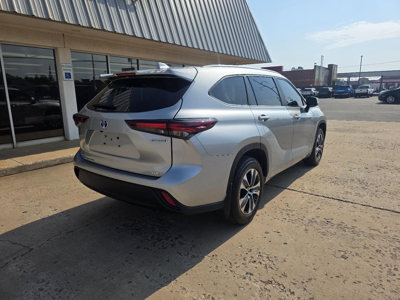 Toyota Highlander Hybrid XLE AWD (Natl) 2024