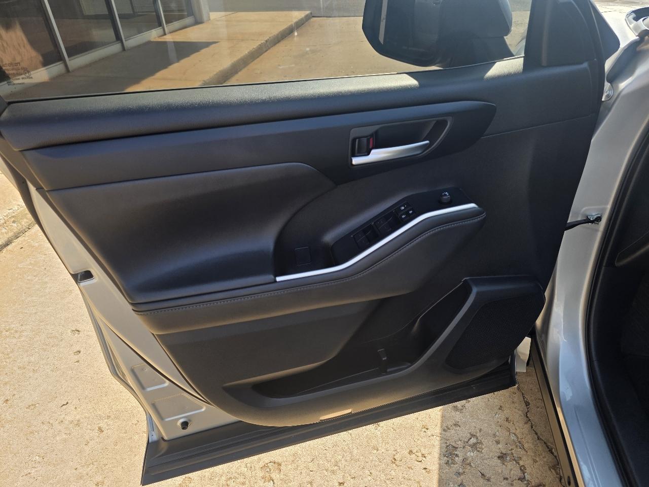 Toyota Highlander Hybrid XLE AWD (Natl) 2024