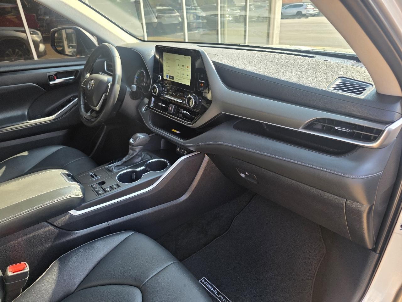 Toyota Highlander Hybrid XLE AWD (Natl) 2024
