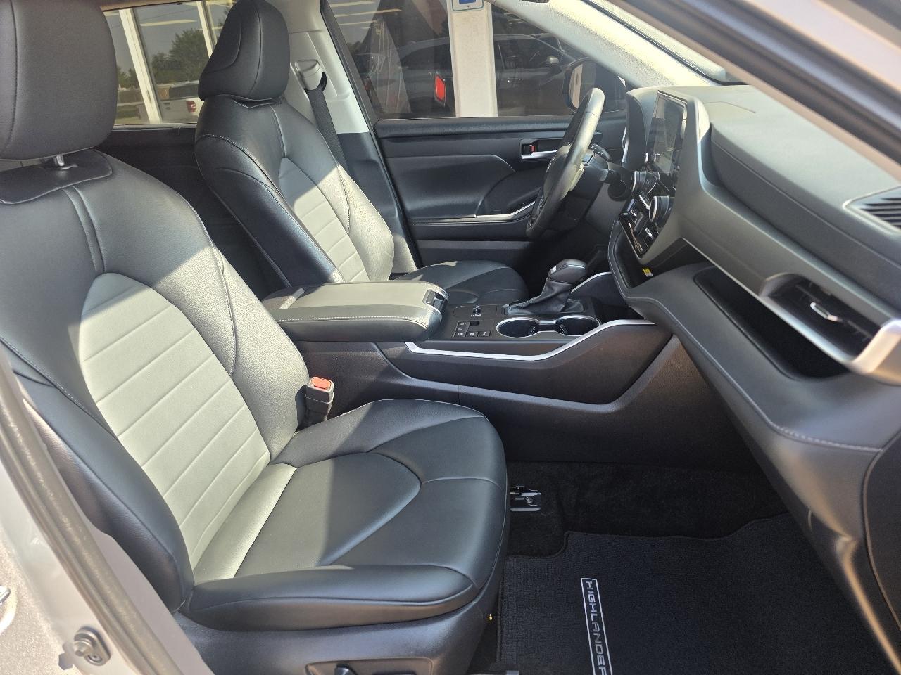 Toyota Highlander Hybrid XLE AWD (Natl) 2024