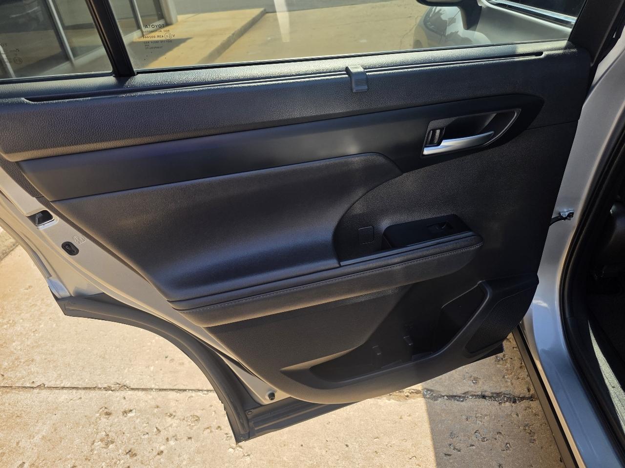 Toyota Highlander Hybrid XLE AWD (Natl) 2024