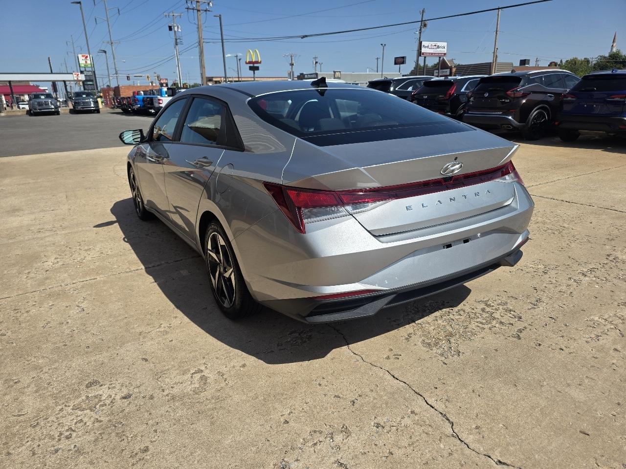 Hyundai Elantra SEL IVT 2023