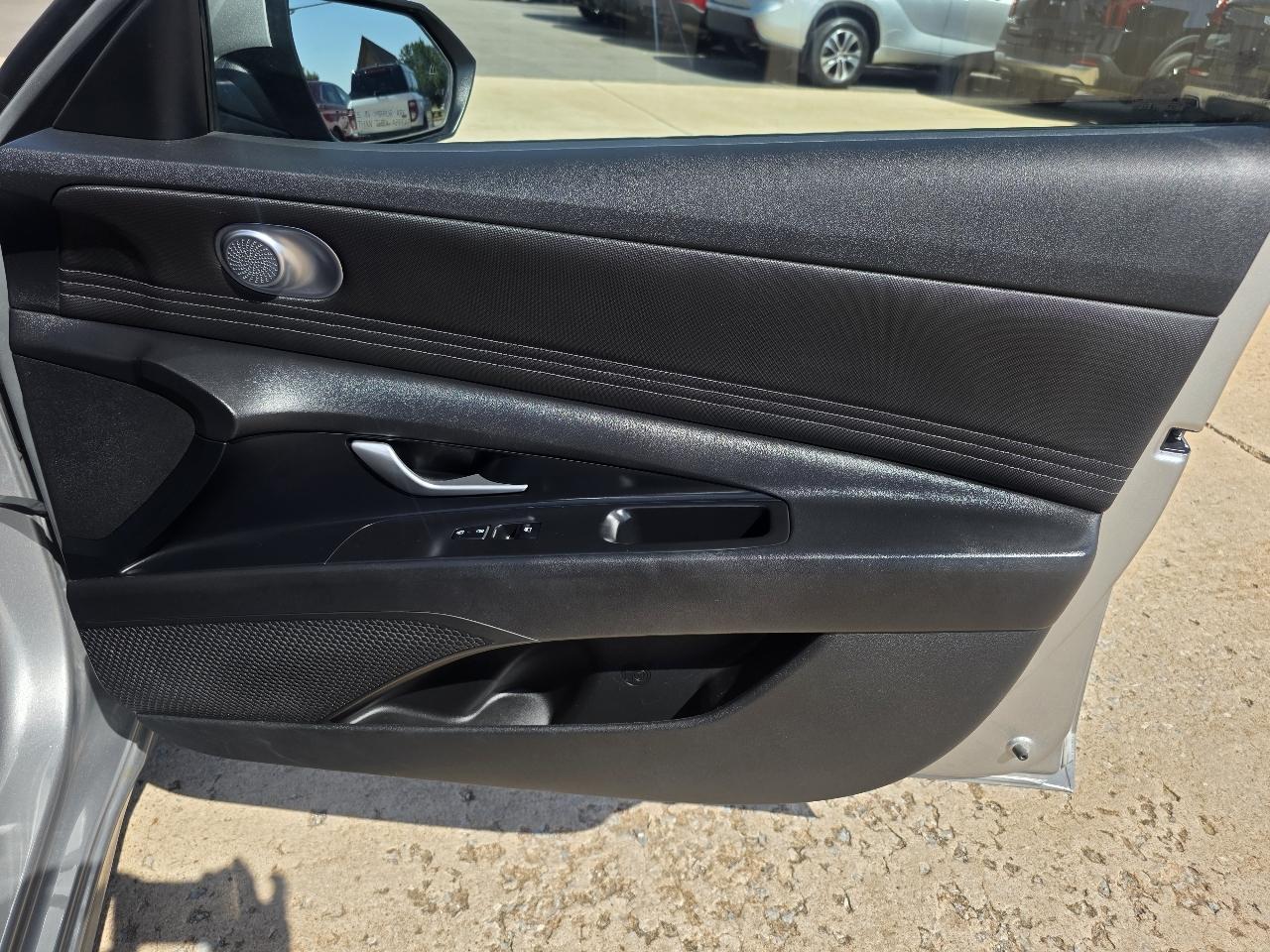Hyundai Elantra SEL IVT 2023