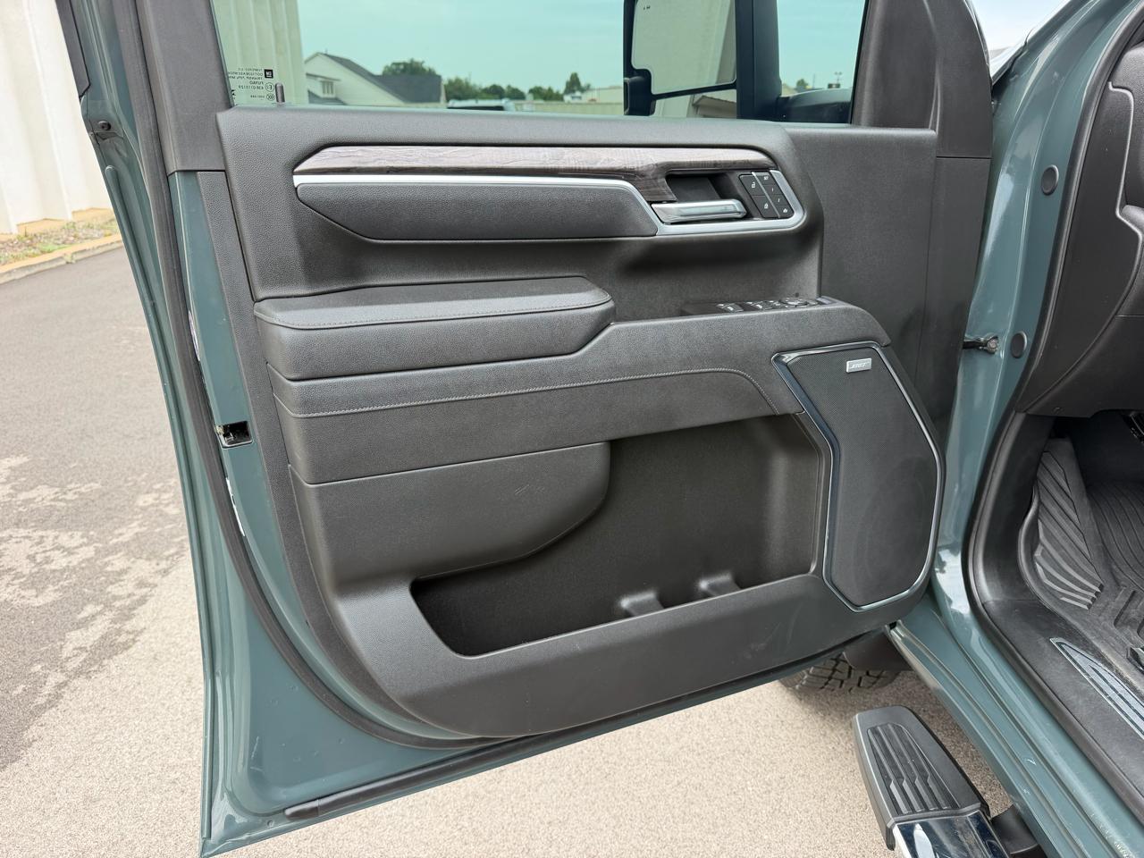 Chevrolet Silverado 2500HD 4WD Crew Cab 159" LTZ 2025