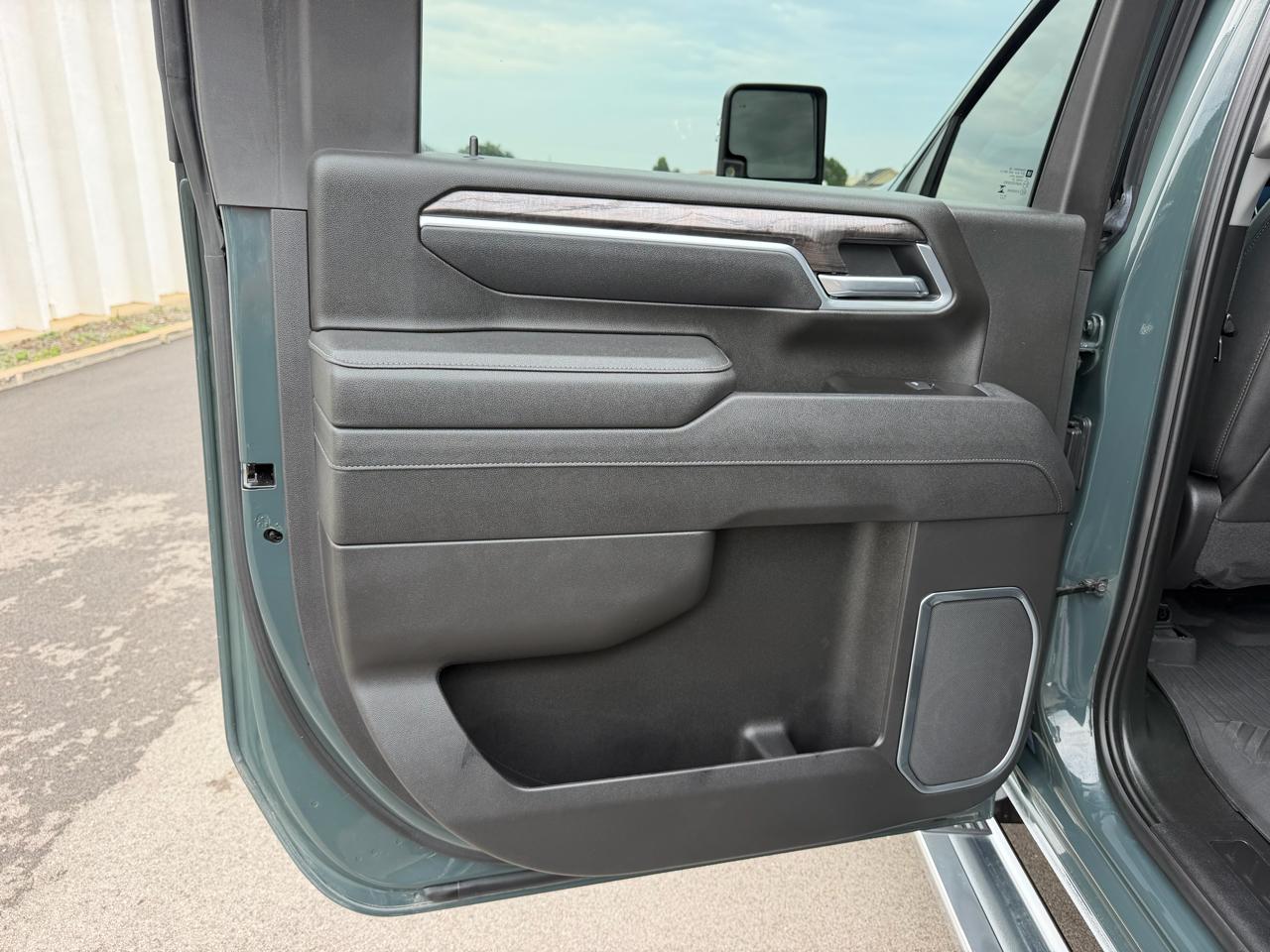 Chevrolet Silverado 2500HD 4WD Crew Cab 159" LTZ 2025