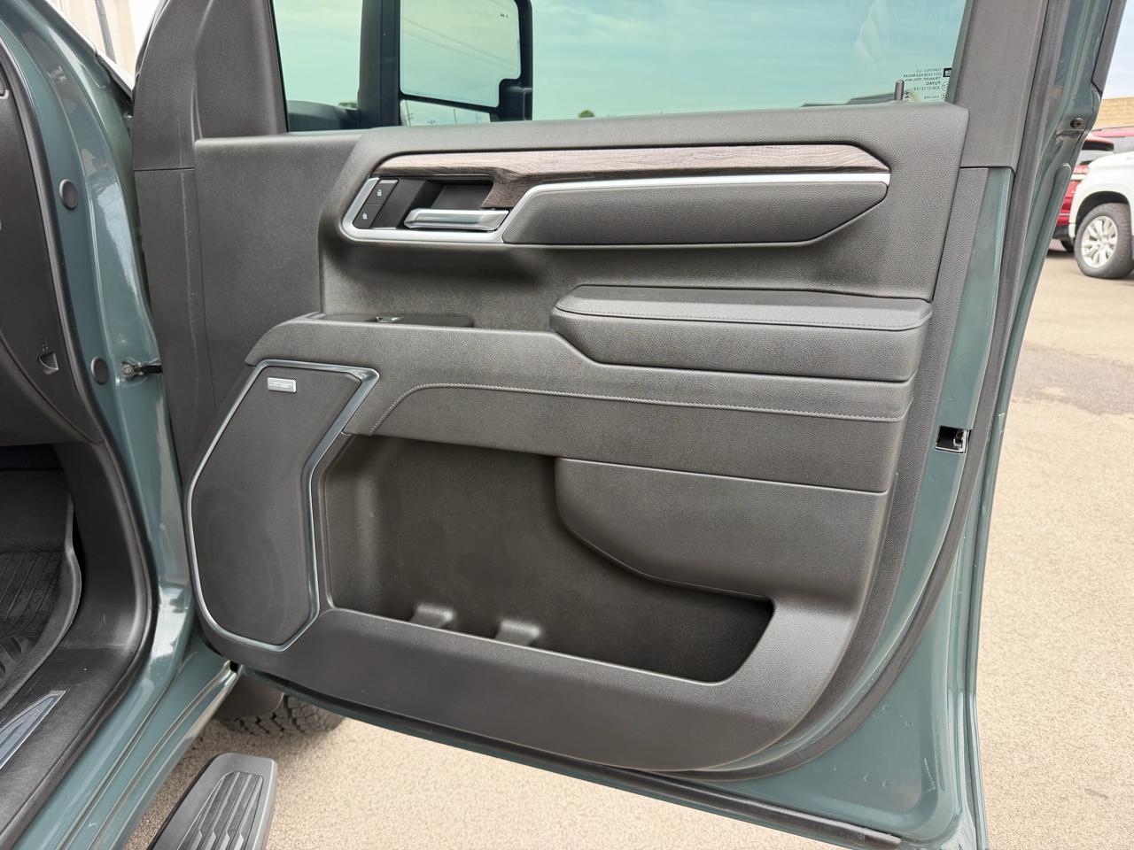 Chevrolet Silverado 2500HD 4WD Crew Cab 159" LTZ 2025