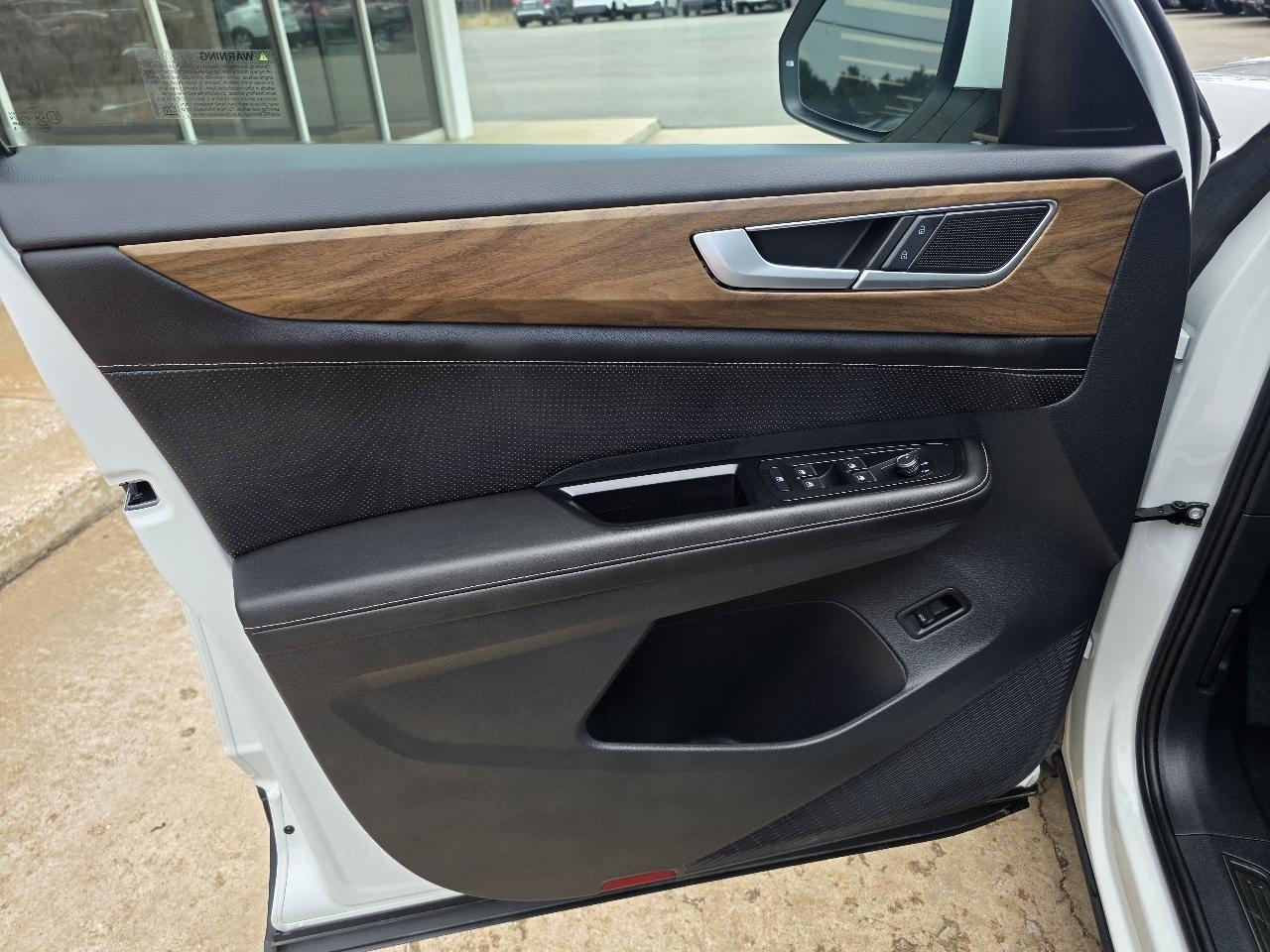 Volkswagen Atlas 2.0T SE w/Technology FWD 2025