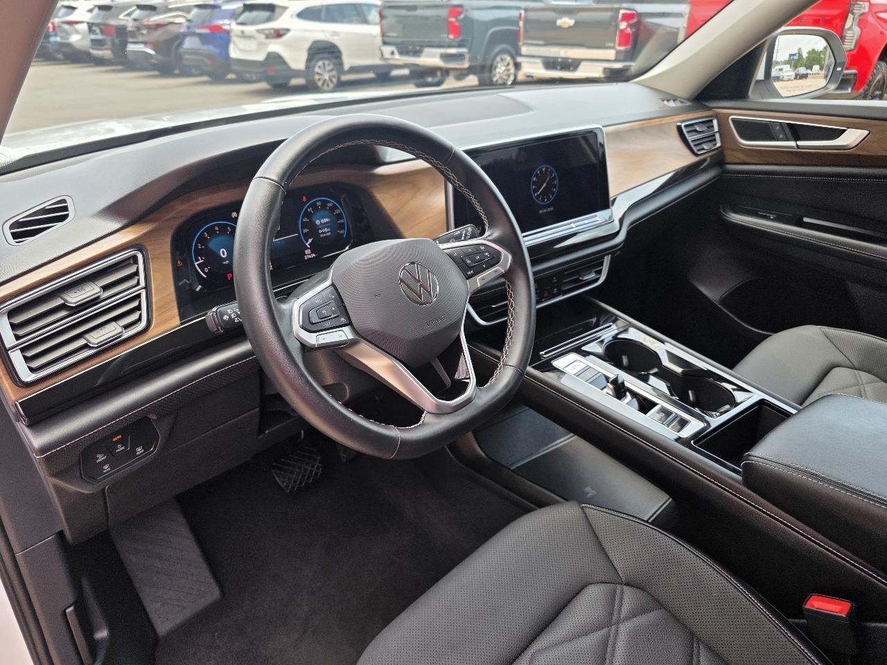Volkswagen Atlas 2.0T SE w/Technology FWD 2025