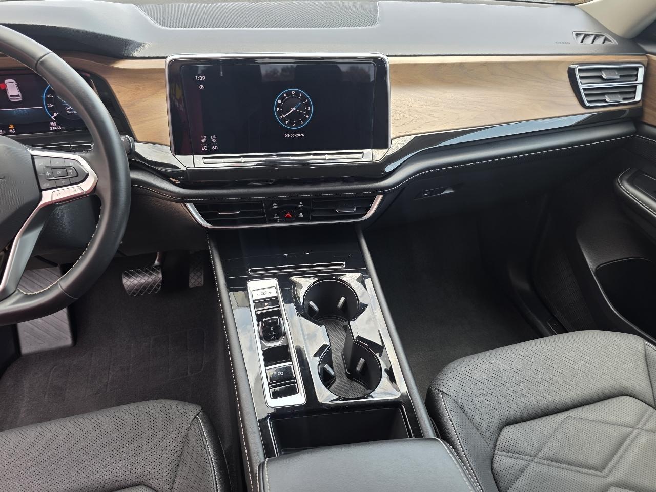 Volkswagen Atlas 2.0T SE w/Technology FWD 2025