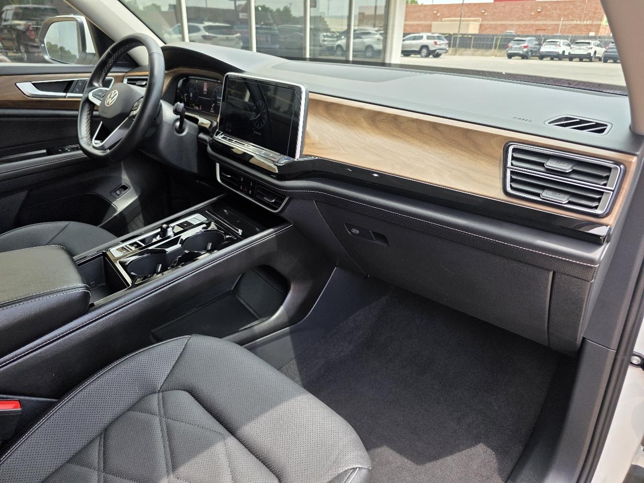Volkswagen Atlas 2.0T SE w/Technology FWD 2025
