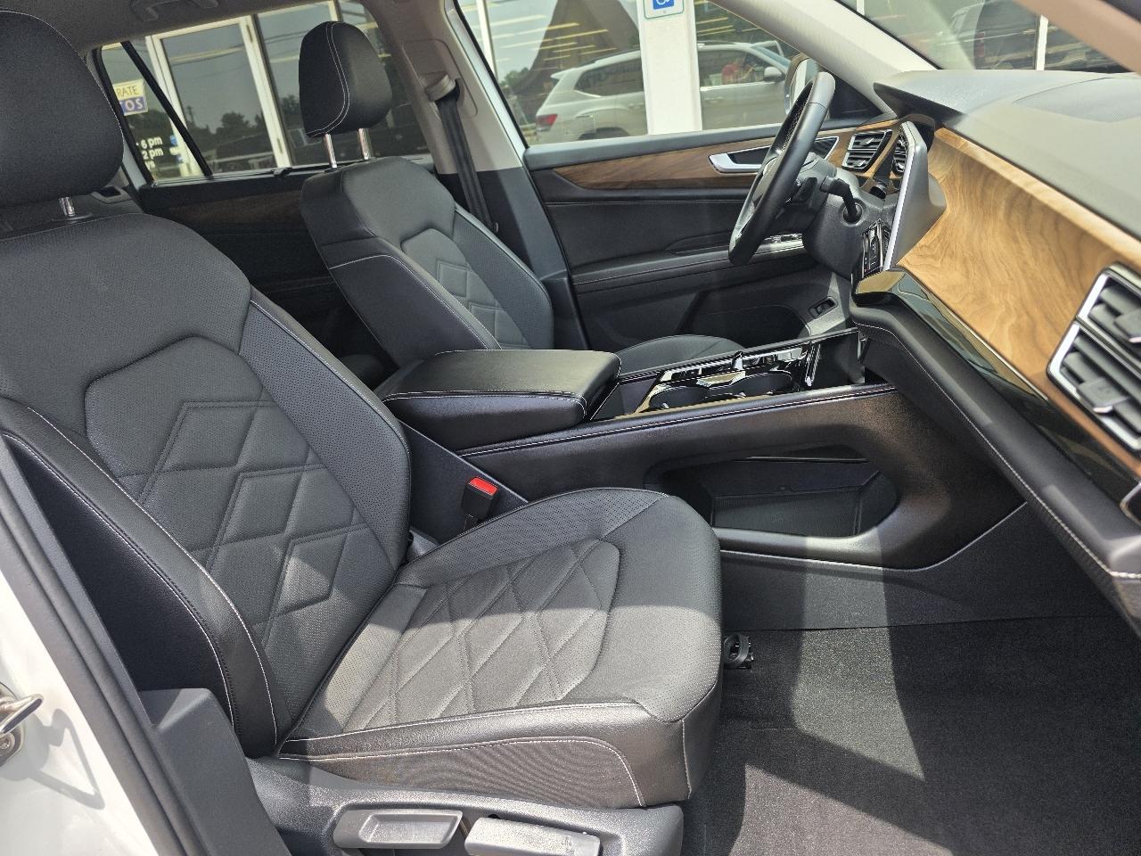 Volkswagen Atlas 2.0T SE w/Technology FWD 2025