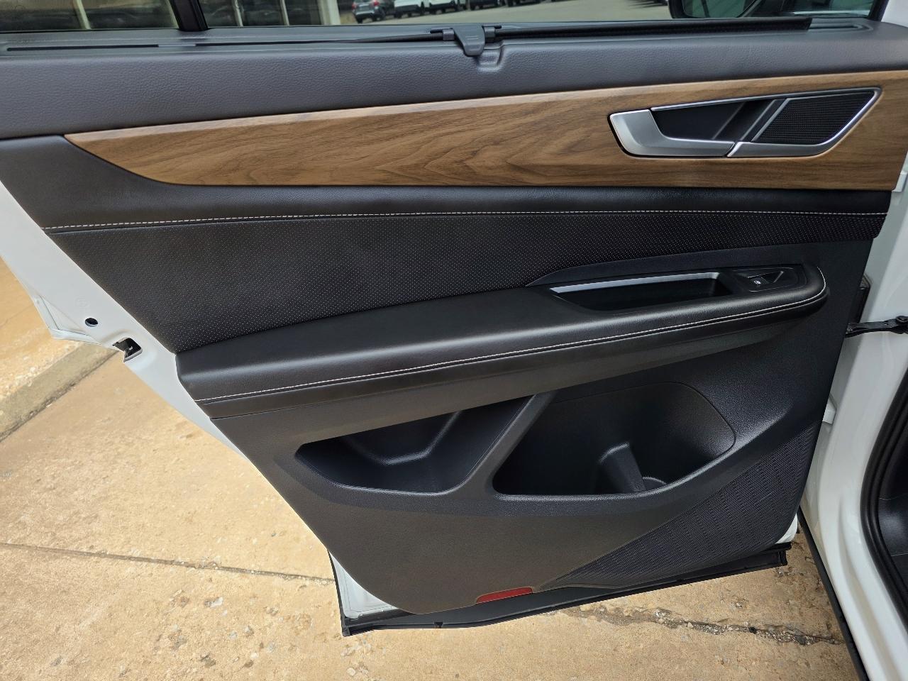 Volkswagen Atlas 2.0T SE w/Technology FWD 2025