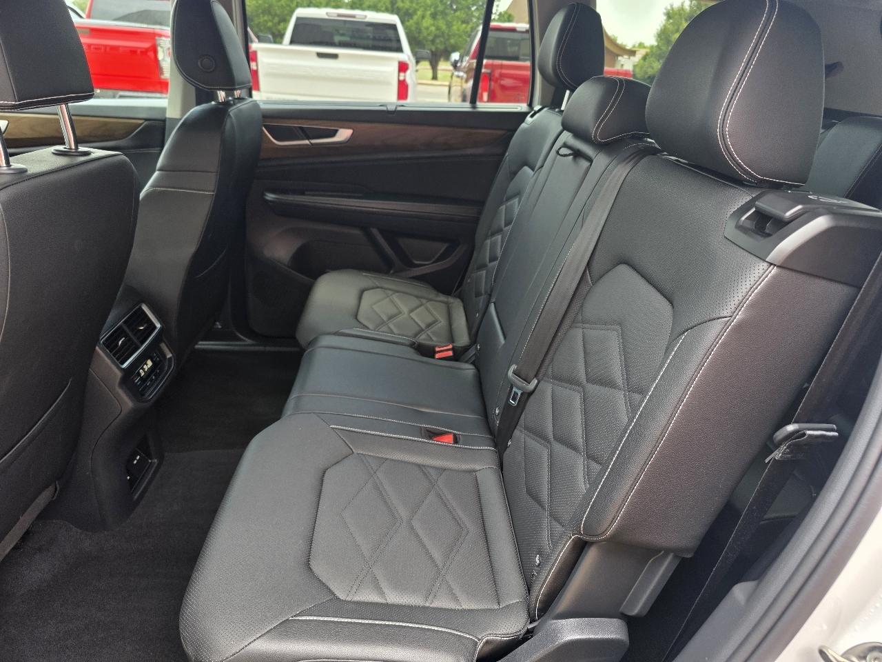 Volkswagen Atlas 2.0T SE w/Technology FWD 2025