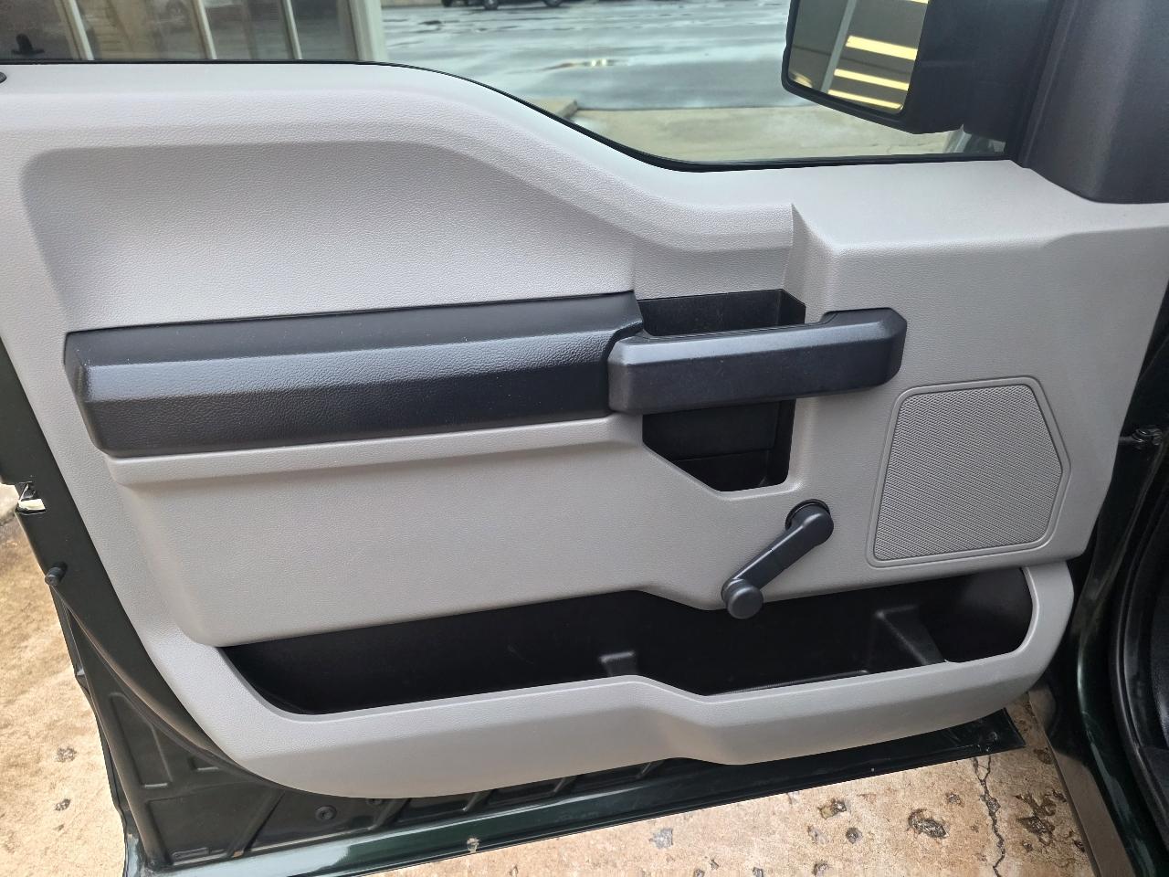 Ford F-150 2WD Reg Cab 141" XLT 2016