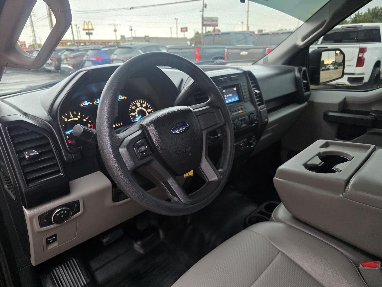 Ford F-150 2WD Reg Cab 141" XLT 2016