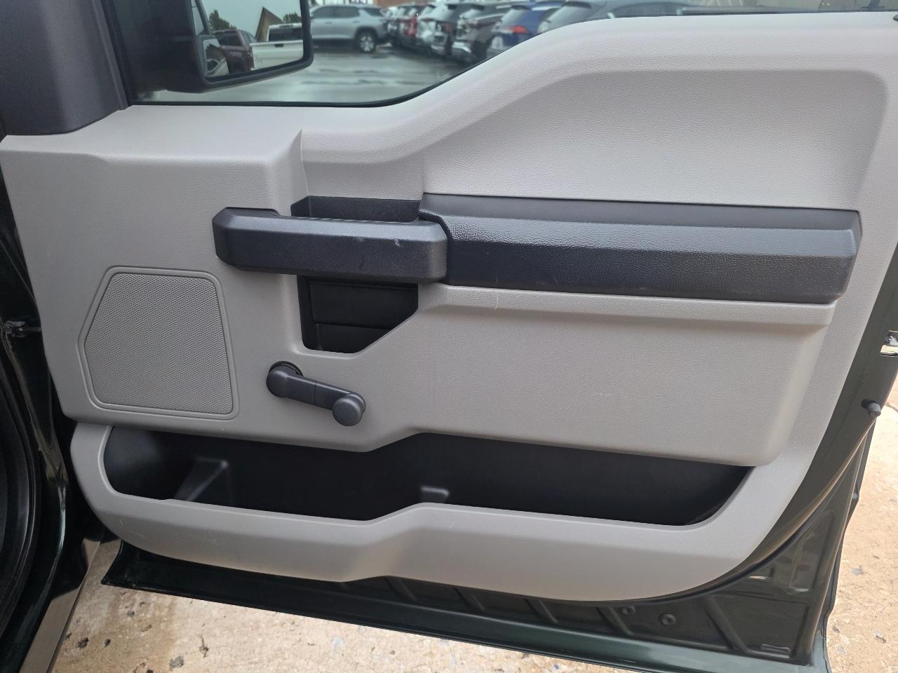 Ford F-150 2WD Reg Cab 141" XLT 2016
