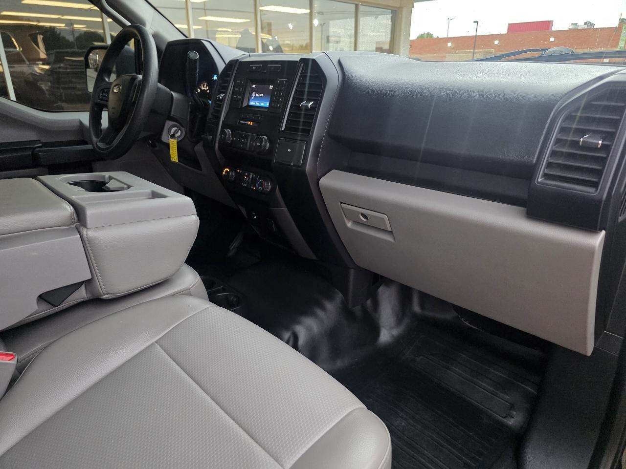 Ford F-150 2WD Reg Cab 141" XLT 2016
