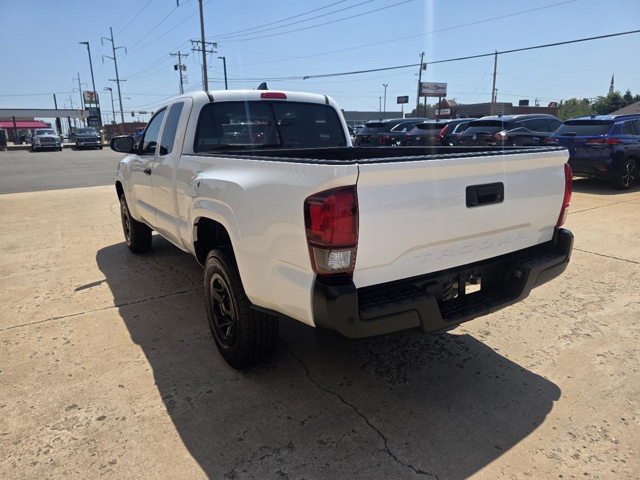 Toyota Tacoma 2WD SR5 Access Cab 6' Bed I4 AT (Natl) 2022