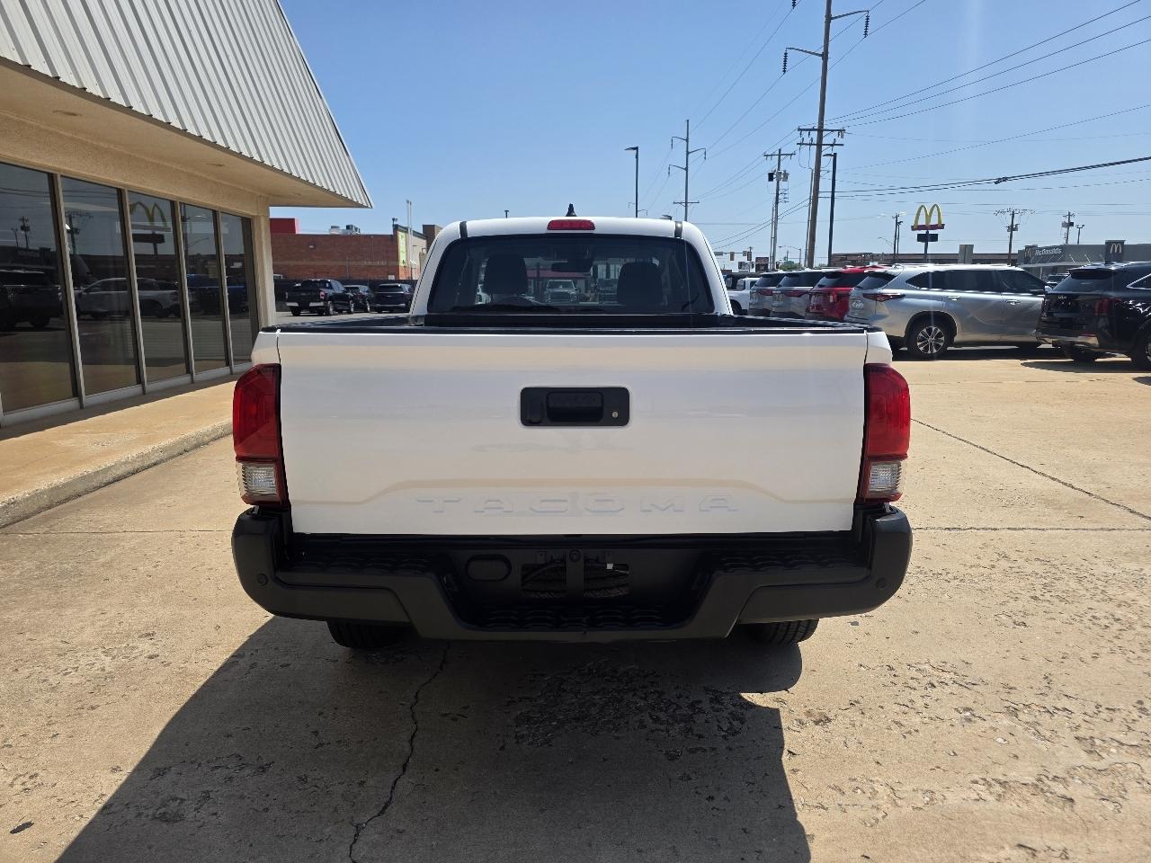 Toyota Tacoma 2WD SR5 Access Cab 6' Bed I4 AT (Natl) 2022