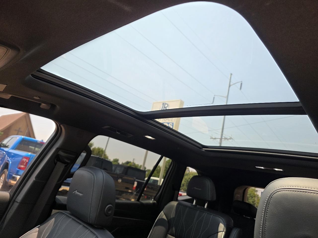 Buick Enclave 4dr Avenir 2025