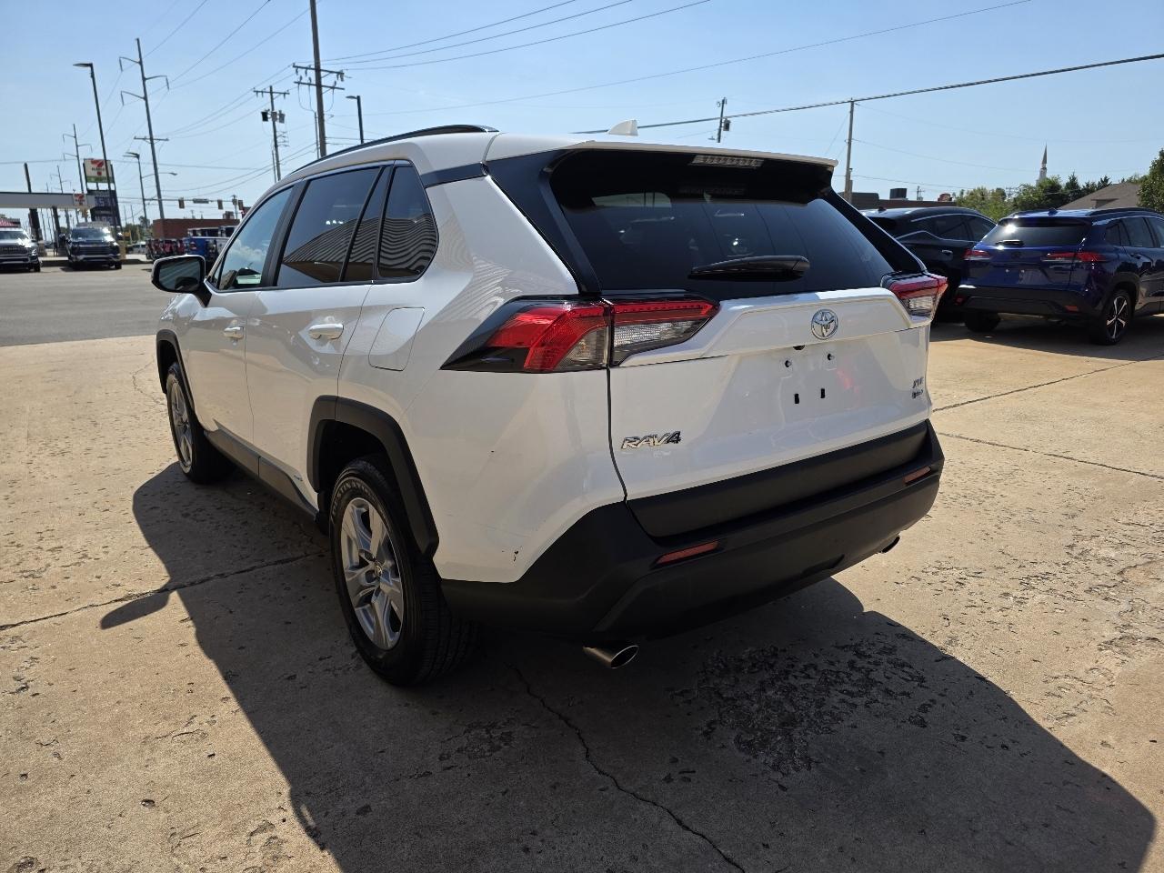 Toyota RAV4 Hybrid XLE AWD (Natl) 2025