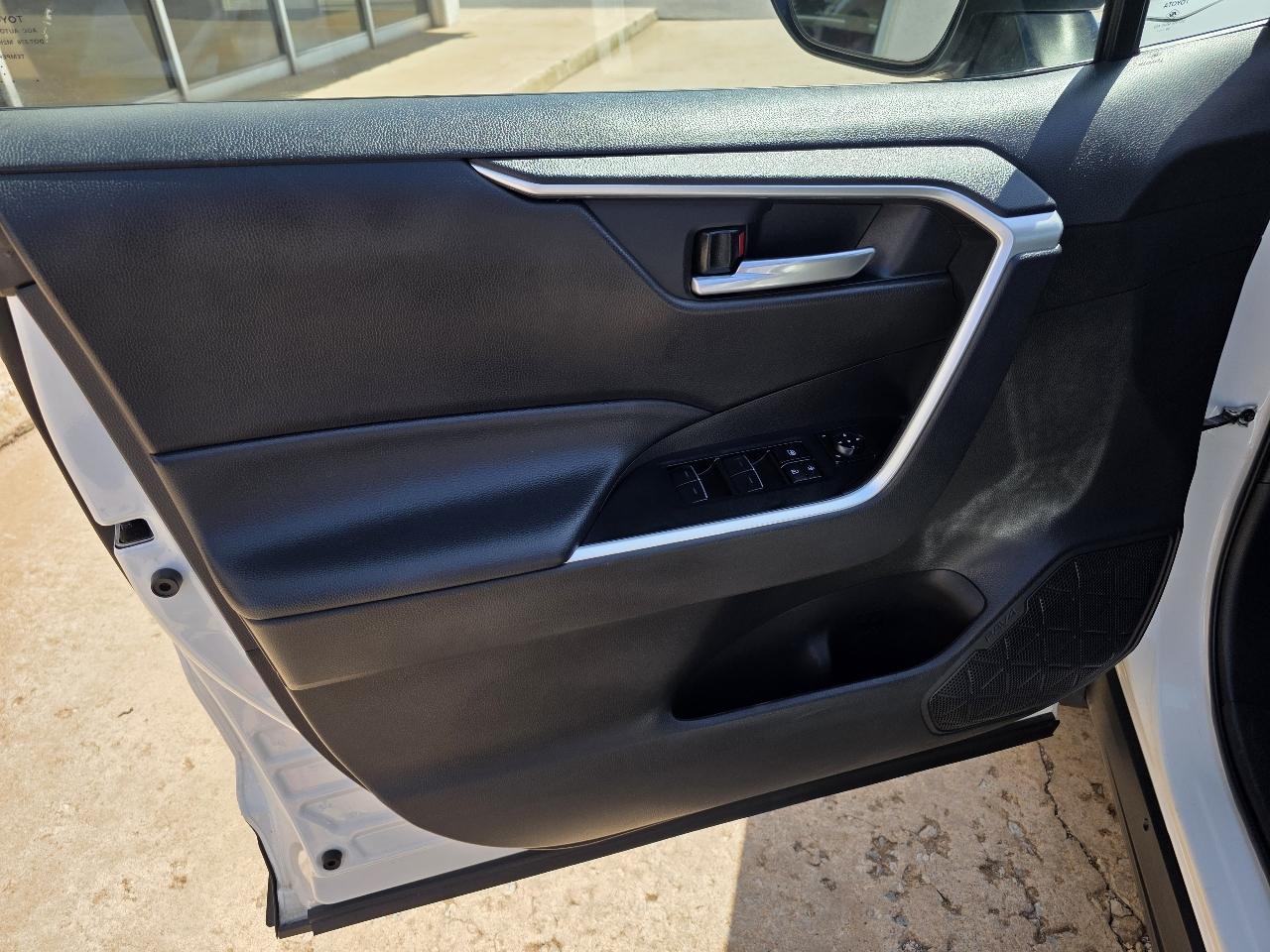 Toyota RAV4 Hybrid XLE AWD (Natl) 2025