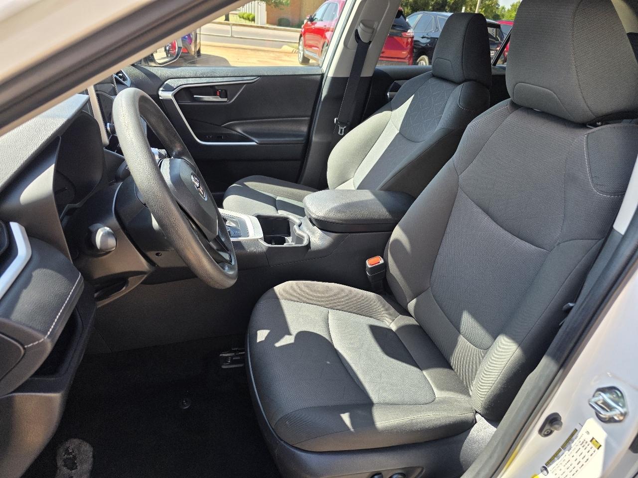 Toyota RAV4 Hybrid XLE AWD (Natl) 2025
