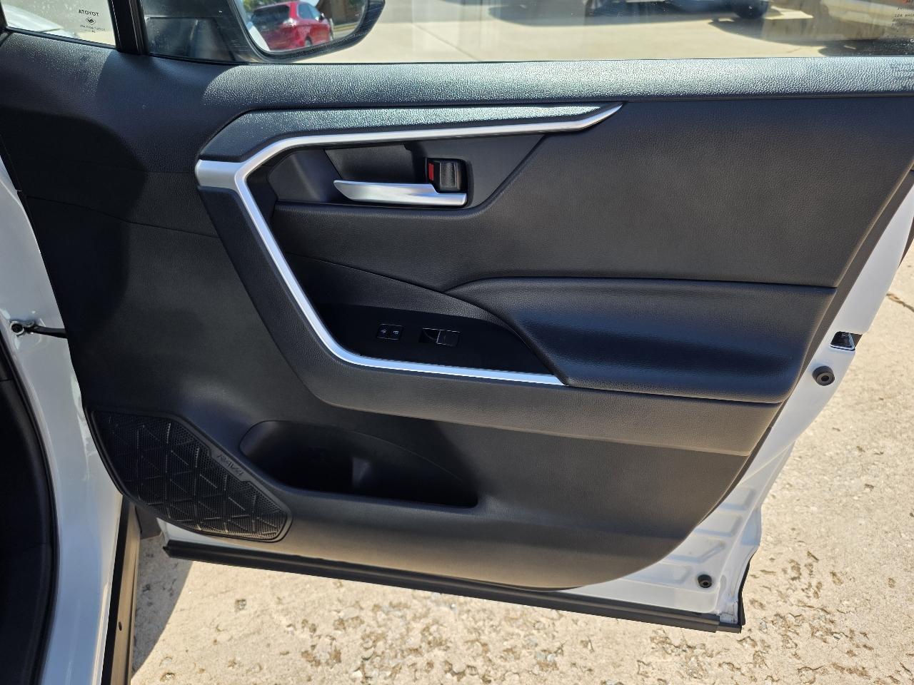 Toyota RAV4 Hybrid XLE AWD (Natl) 2025
