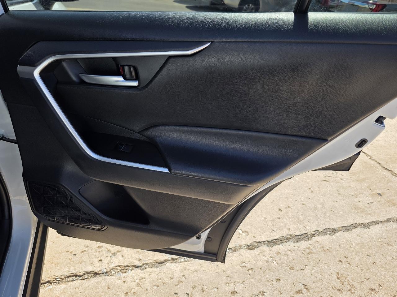 Toyota RAV4 Hybrid XLE AWD (Natl) 2025