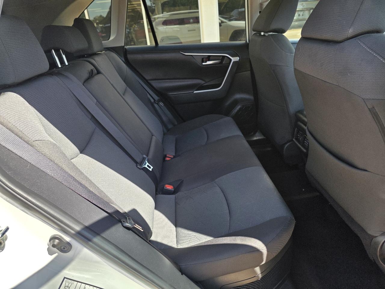 Toyota RAV4 Hybrid XLE AWD (Natl) 2025