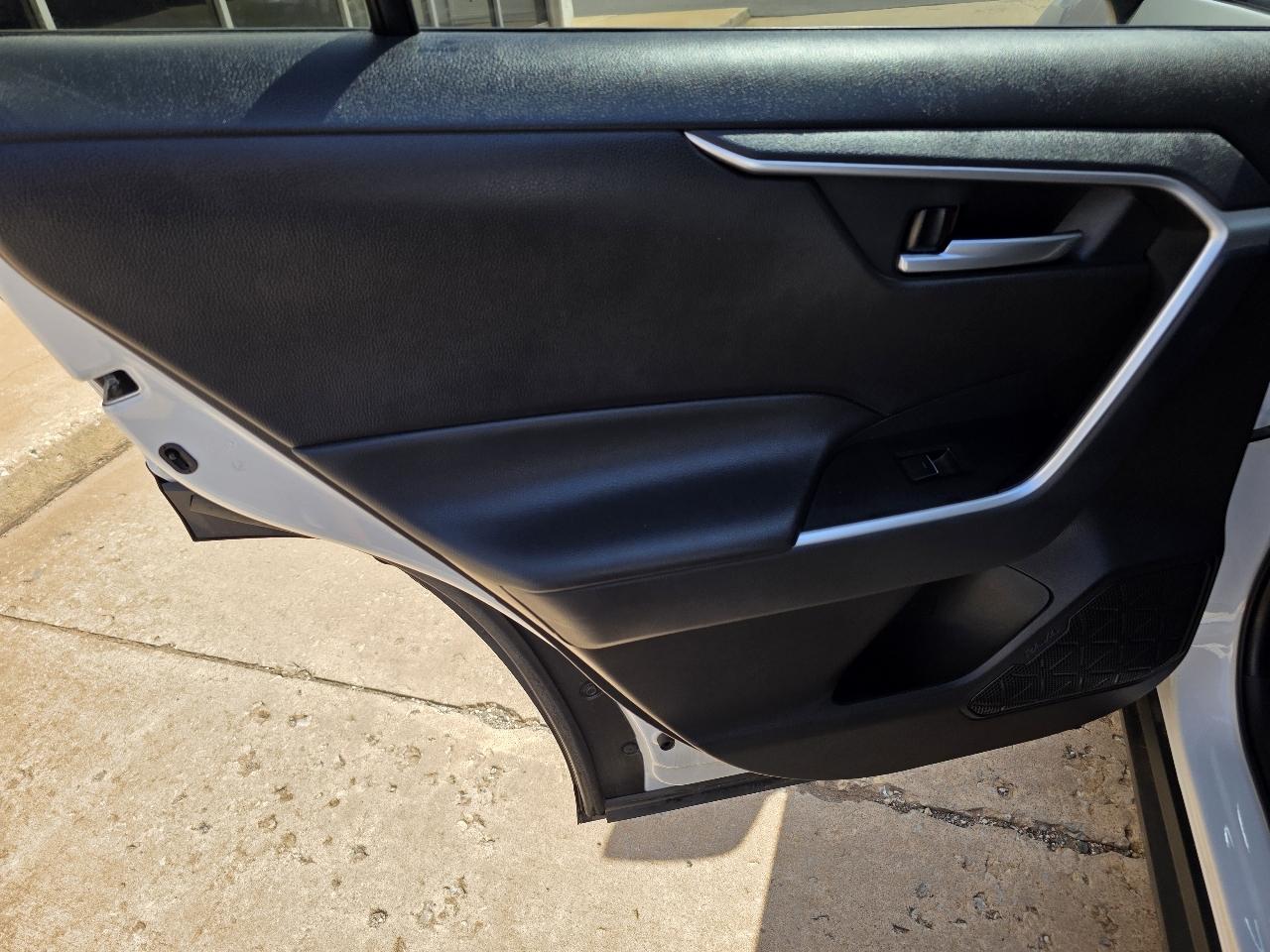 Toyota RAV4 Hybrid XLE AWD (Natl) 2025