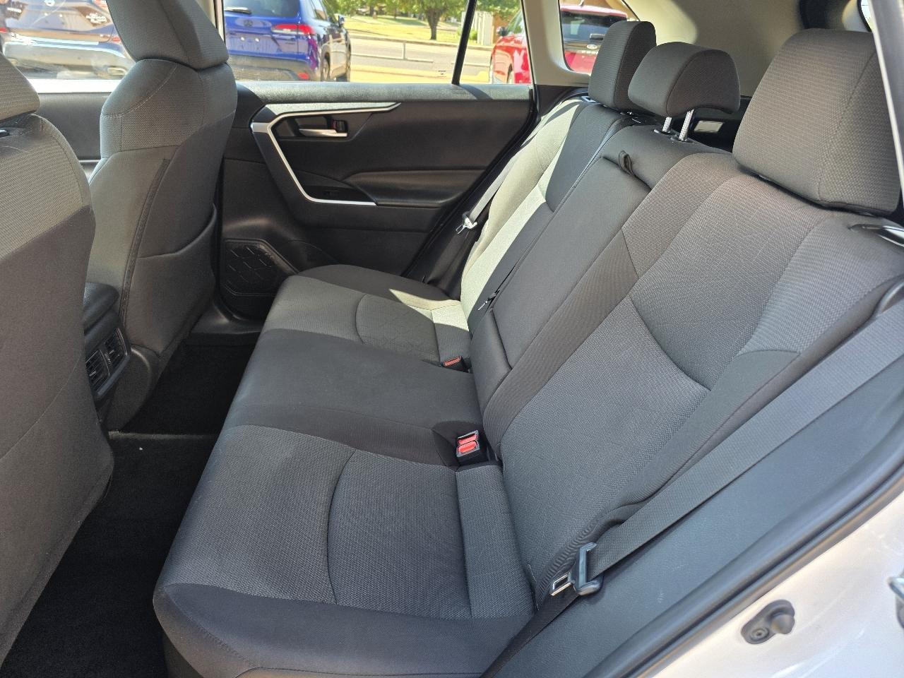 Toyota RAV4 Hybrid XLE AWD (Natl) 2025