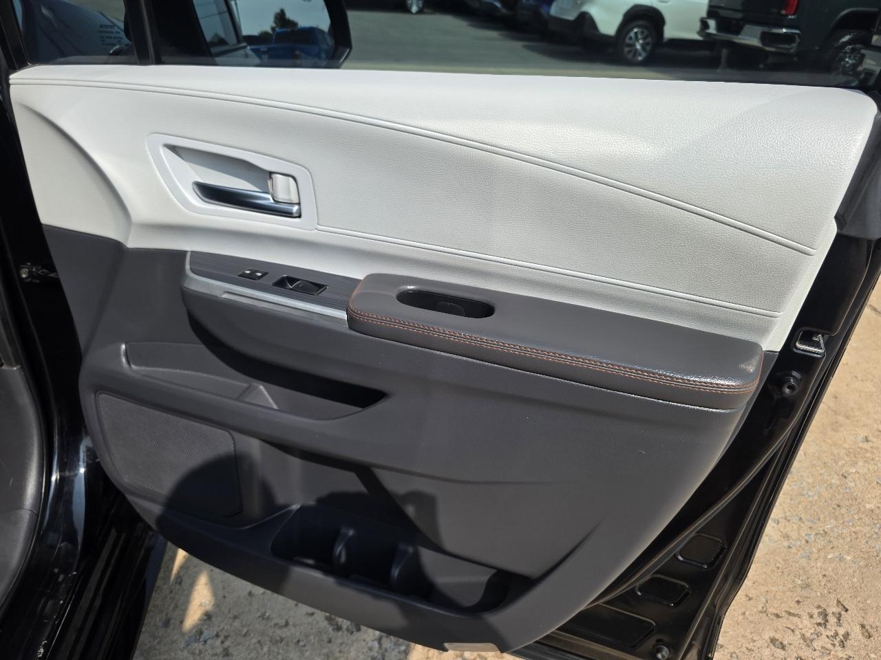 Toyota Sienna XSE AWD 7-Passenger (Natl) 2023