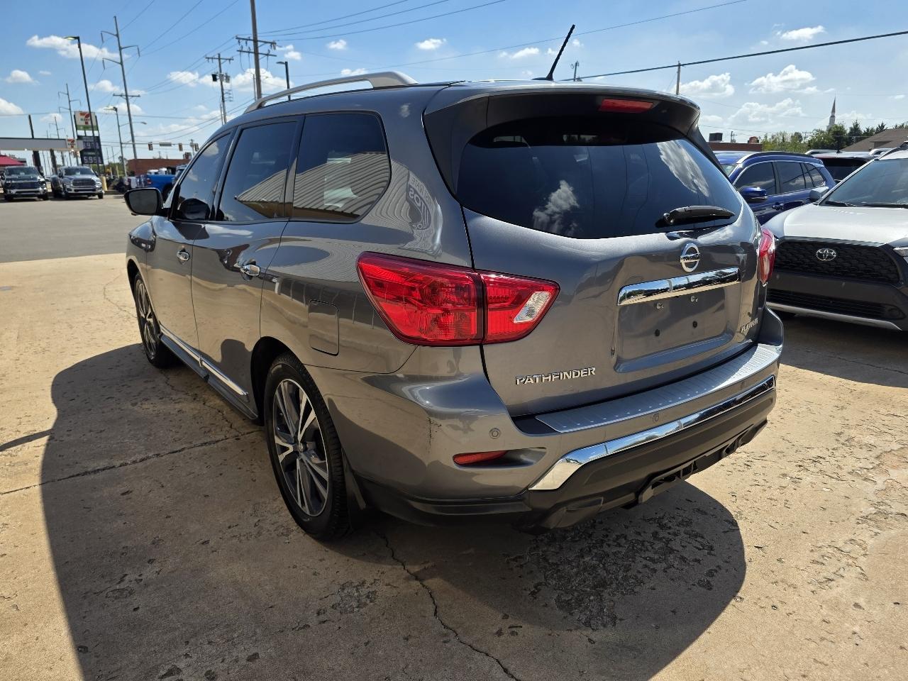 Nissan Pathfinder FWD Platinum 2018