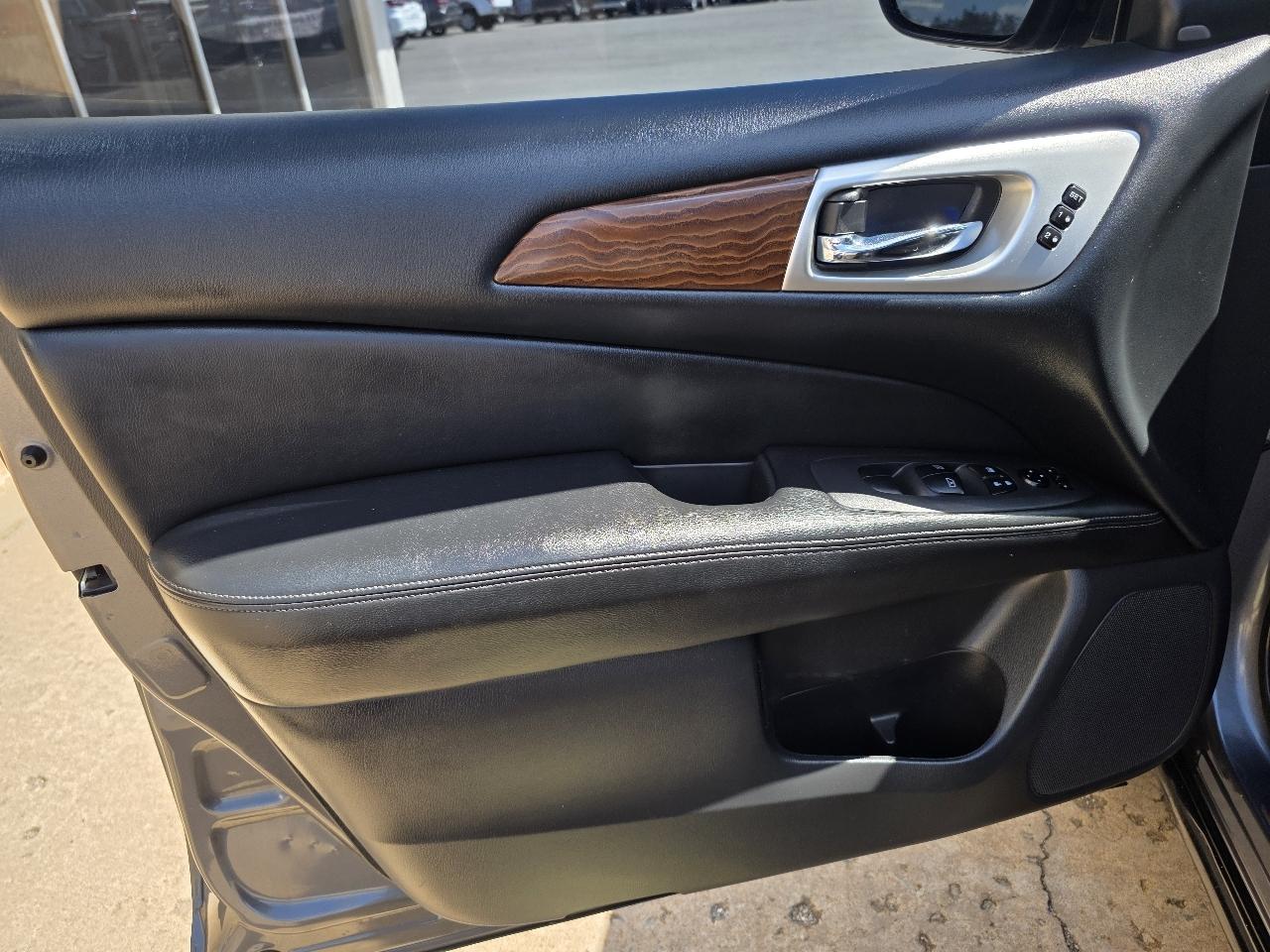 Nissan Pathfinder FWD Platinum 2018