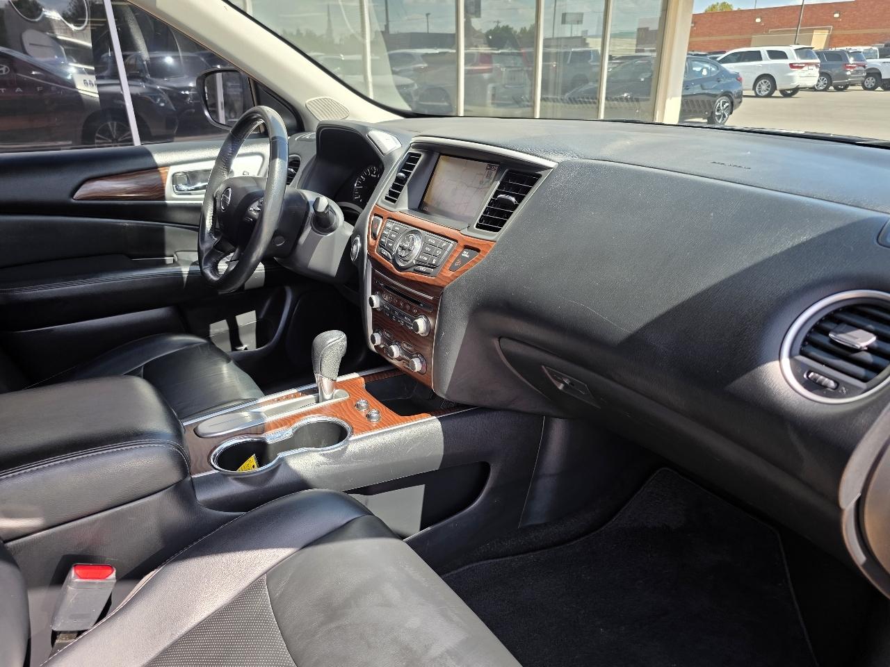 Nissan Pathfinder FWD Platinum 2018