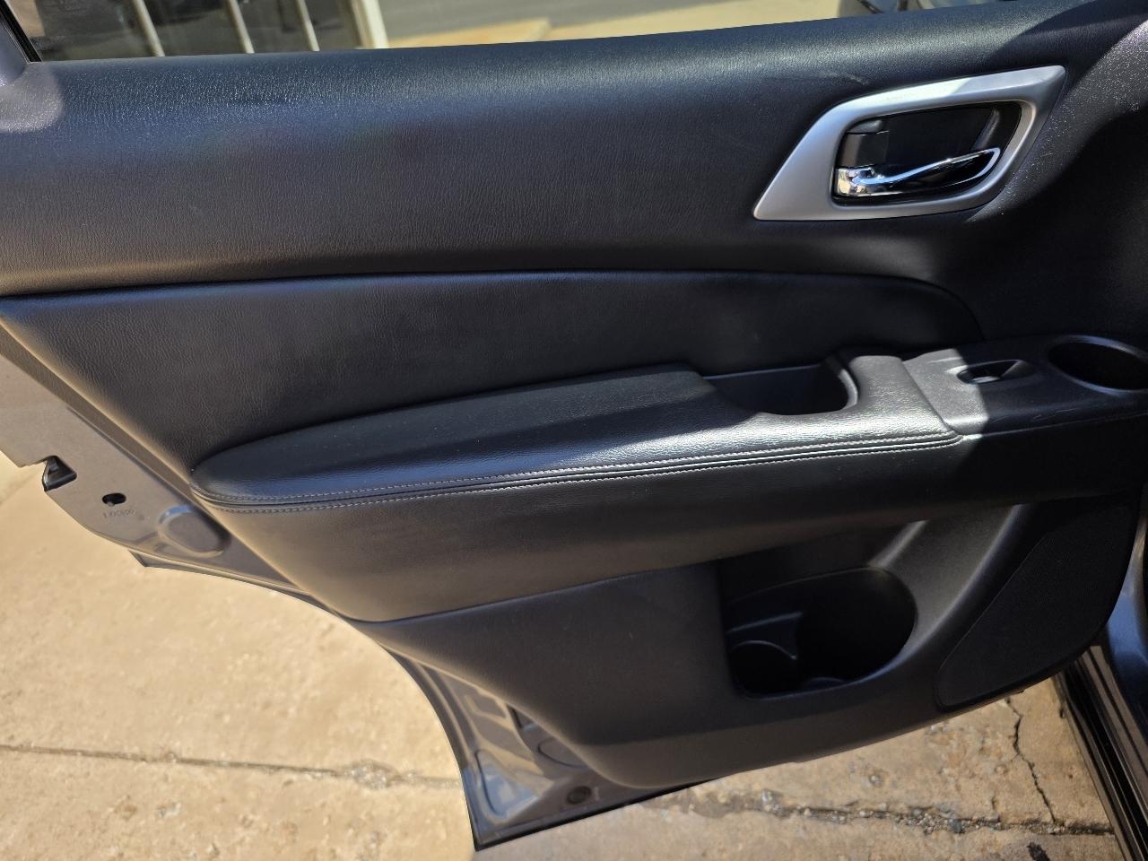 Nissan Pathfinder FWD Platinum 2018
