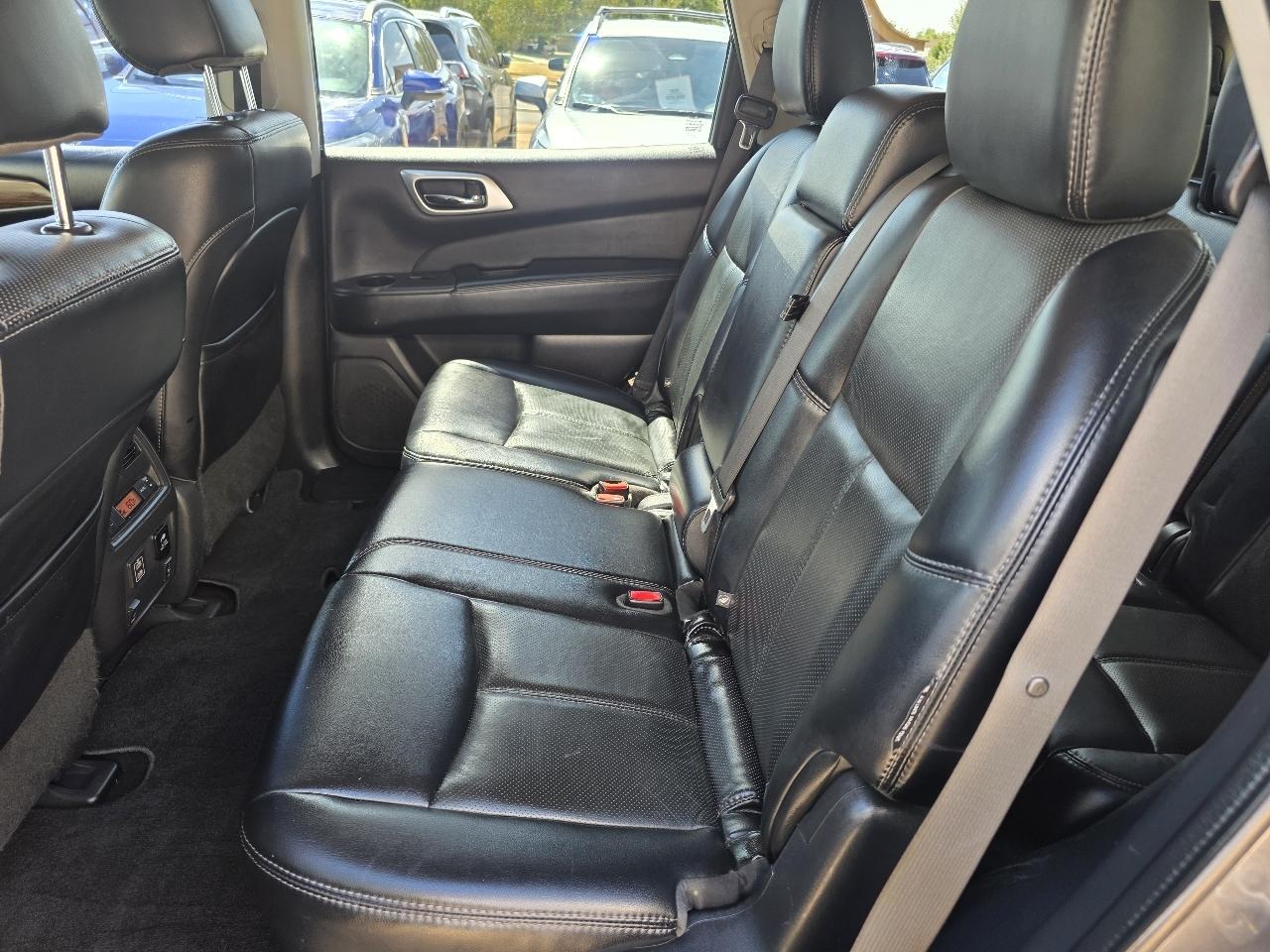 Nissan Pathfinder FWD Platinum 2018