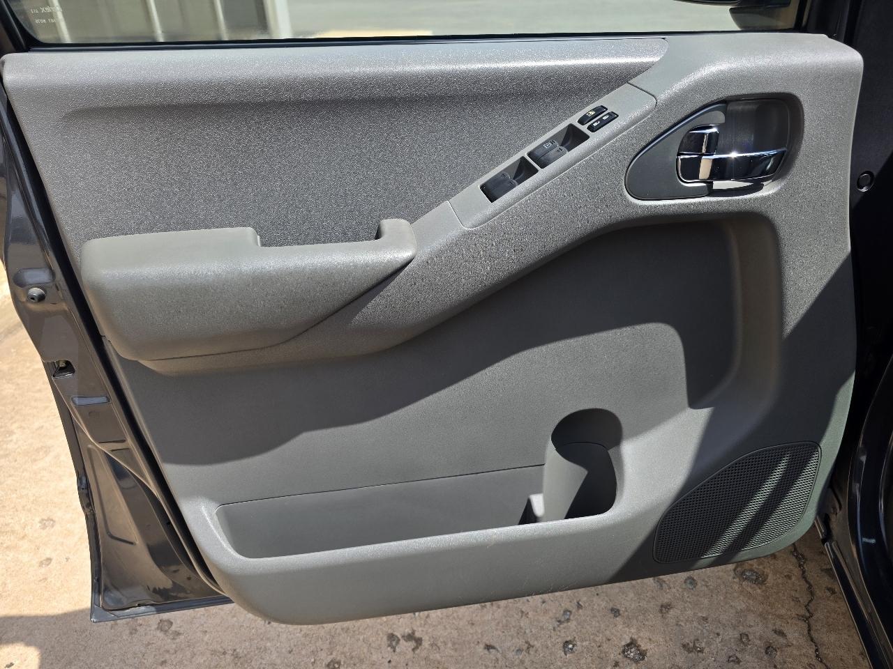 Nissan Frontier 2WD Crew Cab SWB Auto SV 2011